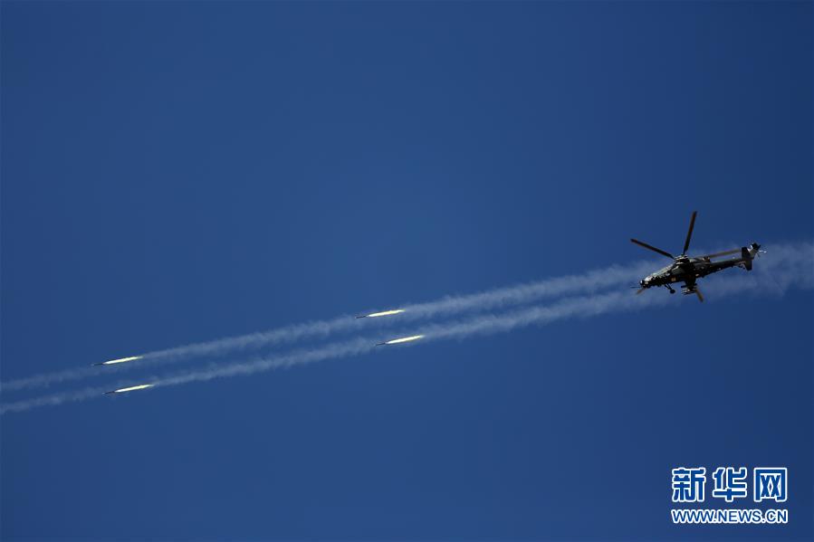 (在習(xí)近平強(qiáng)軍思想指引下·我們?cè)趹?zhàn)位報(bào)告·圖文互動(dòng))(3)將強(qiáng)軍使命書寫在祖國(guó)的藍(lán)天上——陸軍第77集團(tuán)軍某陸航旅聚焦練兵備戰(zhàn)記事
