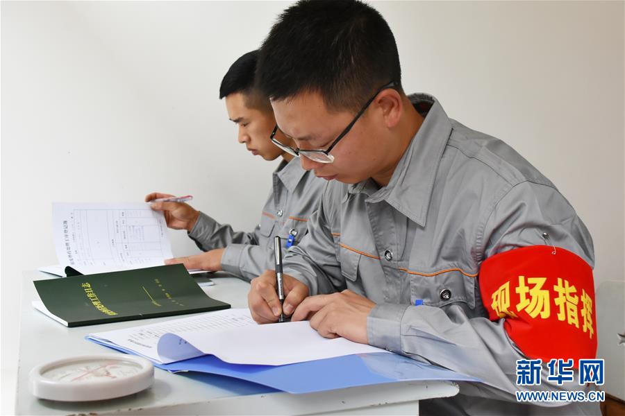 (在習(xí)近平強(qiáng)軍思想指引下·我們在戰(zhàn)位報(bào)告·圖文互動)(1)牢記統(tǒng)帥囑托 做刀尖上的舞者——記聯(lián)勤保障部隊(duì)某報(bào)廢武器彈藥銷毀站參謀長陳雪禮