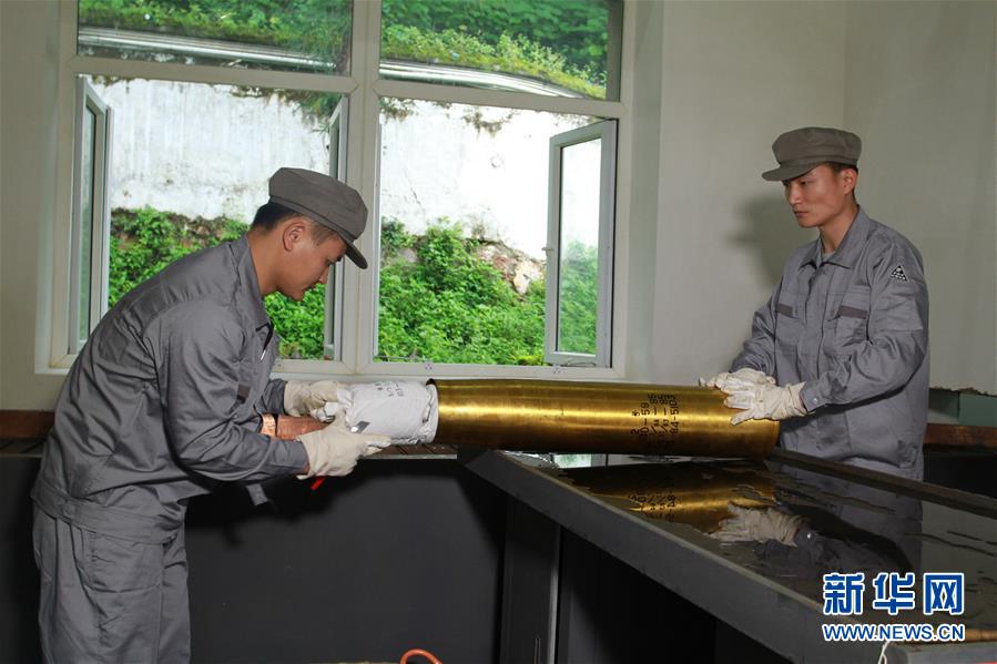 (在習(xí)近平強(qiáng)軍思想指引下·我們在戰(zhàn)位報(bào)告·圖文互動)(2)牢記統(tǒng)帥囑托 做刀尖上的舞者——記聯(lián)勤保障部隊(duì)某報(bào)廢武器彈藥銷毀站參謀長陳雪禮