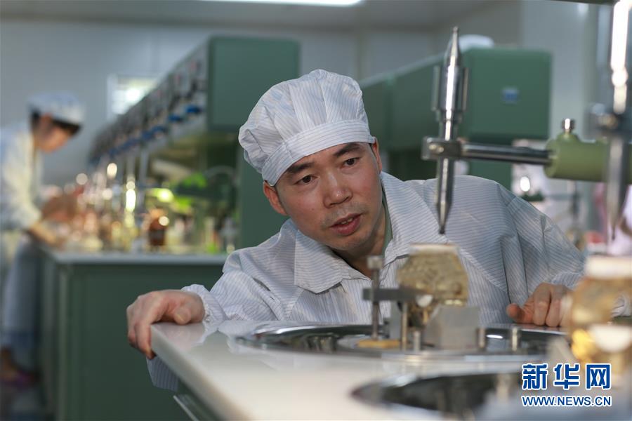 (在習(xí)近平強(qiáng)軍思想指引下·我們?cè)趹?zhàn)位報(bào)告·圖文互動(dòng))(5)向著未來戰(zhàn)場沖鋒——國防科技大學(xué)科研創(chuàng)新記事