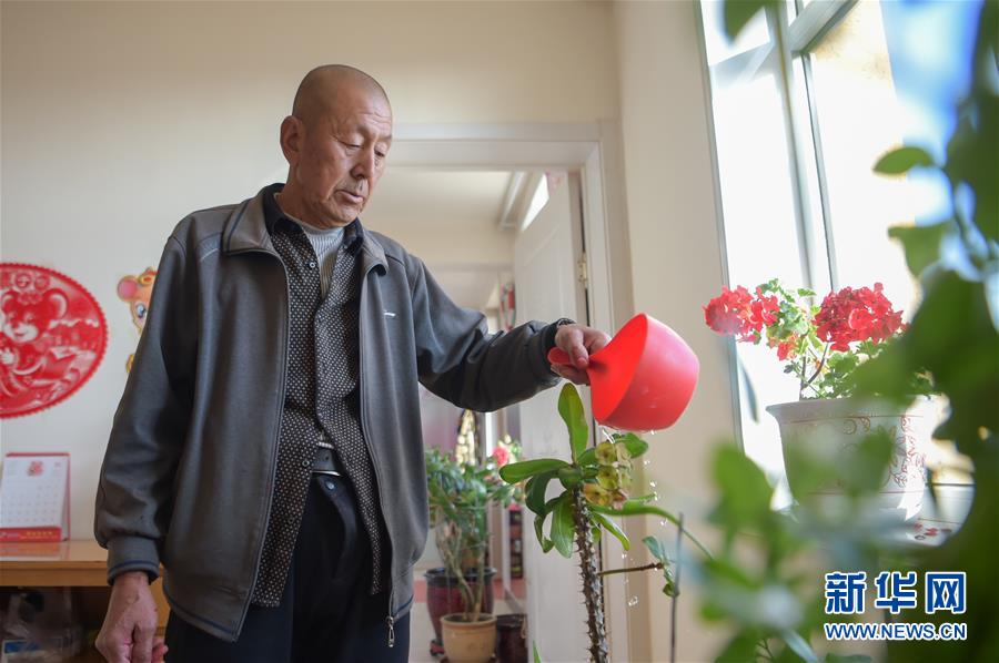 （全面建成小康社會(huì)&ldquo;百城千縣萬(wàn)村調(diào)研行&rdquo;&middot;圖文互動(dòng)）（1）&ldquo;麻煩村&rdquo;變形記&mdash;&mdash;內(nèi)蒙古白青堯村的多彩生活