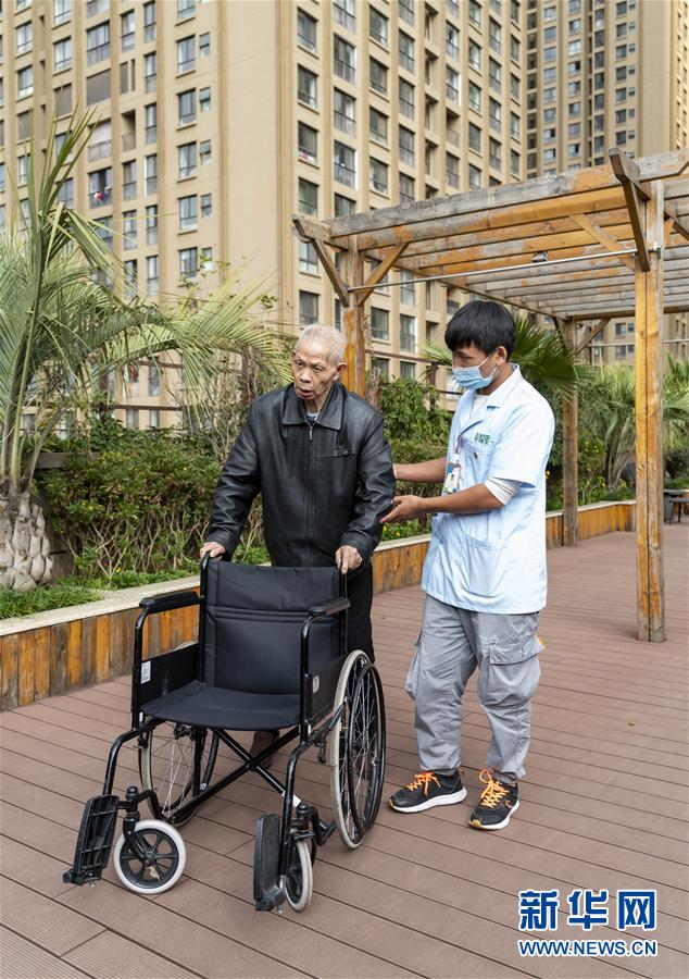 （五中全會(huì)精神在基層&middot;圖文互動(dòng)）（1）許你一個(gè)暖暖的&ldquo;人生秋天&rdquo;&mdash;&mdash;看&ldquo;春城&rdquo;這座小樓如何盤活養(yǎng)老事業(yè)