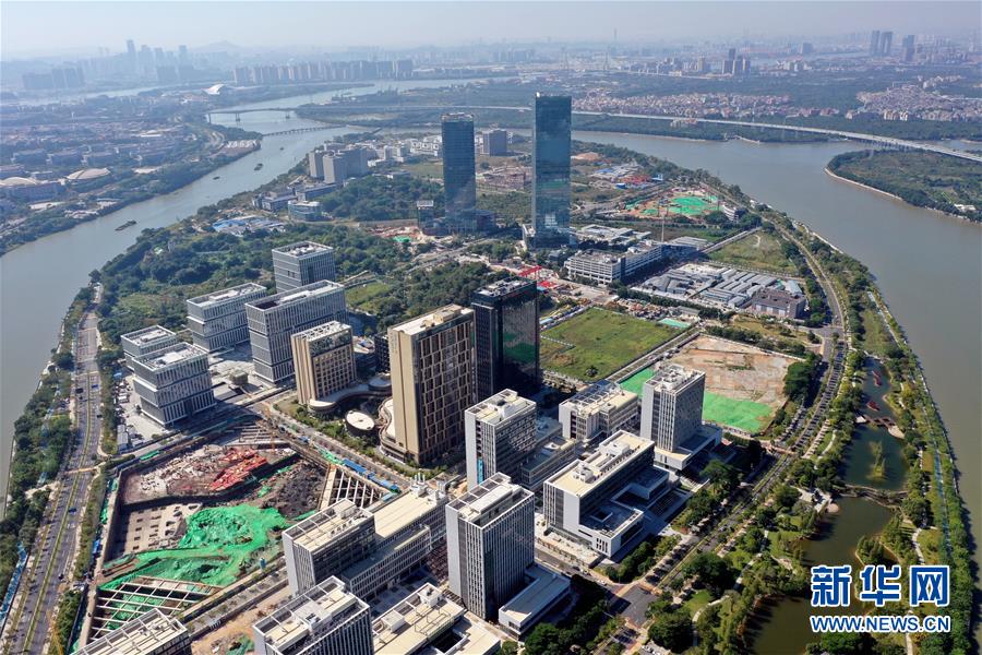 (新華全媒頭條·五中全會精神在基層·圖文互動)(7)奮發(fā)新青年 逐夢新征程——各地青年學習貫徹落實五中全會精神觀察