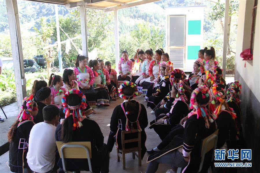 （五中全會精神在基層&middot;圖文互動）（5）天津、福建、廣東、云南等地創(chuàng)新形式讓黨的十九屆五中全會精神&ldquo;飛入尋常百姓家&rdquo;