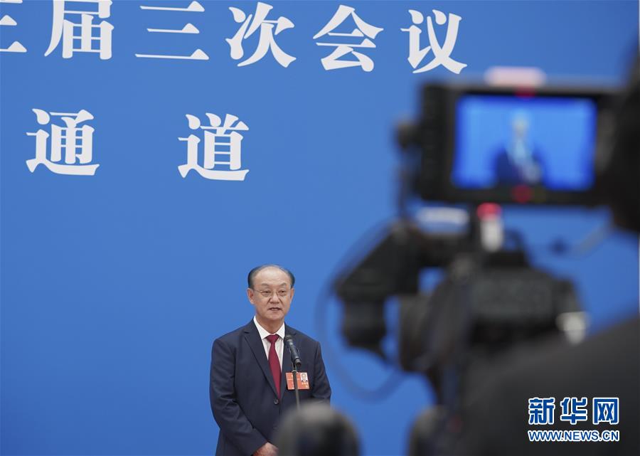 （兩會(huì)&middot;政協(xié)開(kāi)幕&middot;XHDW）（3）接受采訪