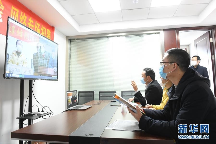 （新華全媒頭條&middot;圖文互動）（18）從人民中汲取磅礴力量&mdash;&mdash;習(xí)近平總書記同出席2020年全國兩會人大代表、政協(xié)委員共商國是紀(jì)實(shí)