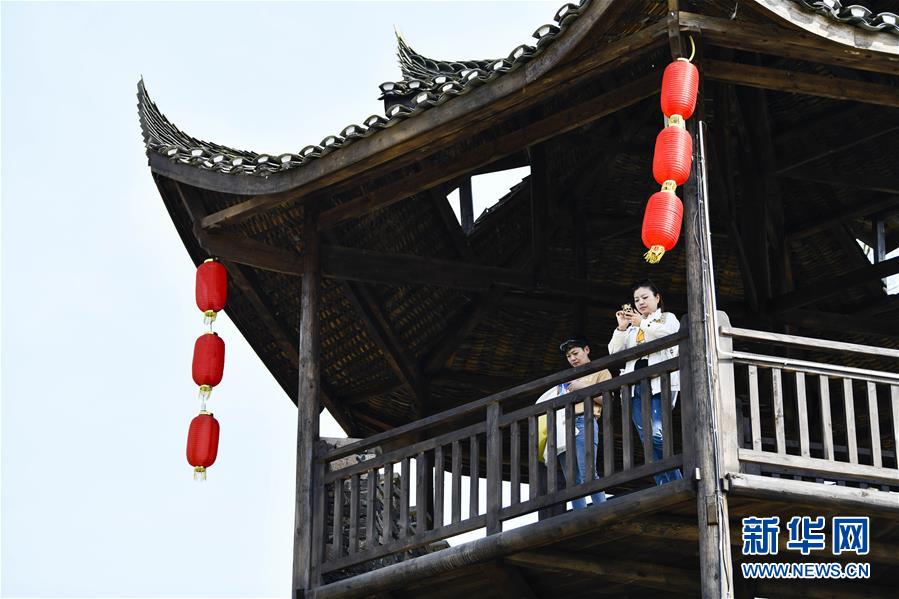 （新華全媒頭條&middot;圖文互動）（20）從人民中汲取磅礴力量&mdash;&mdash;習(xí)近平總書記同出席2020年全國兩會人大代表、政協(xié)委員共商國是紀(jì)實(shí)