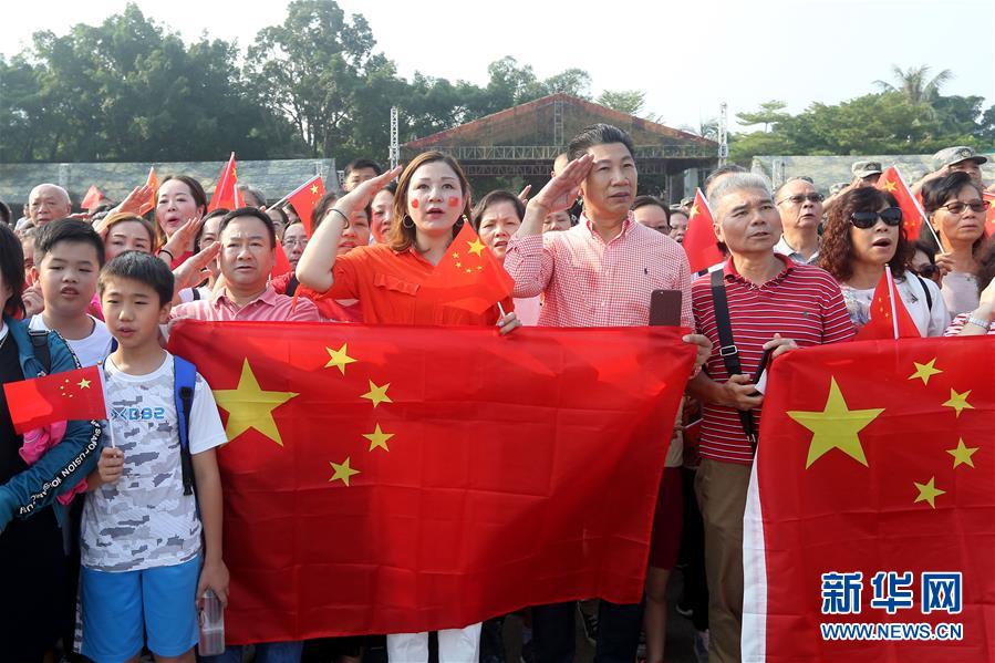 （圖文互動）（1）&ldquo;我和我的祖國，一刻也不能分割&rdquo;&mdash;&mdash;解放軍駐香港部隊與市民共同慶祝國慶70周年見聞