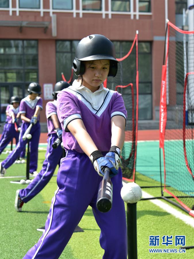 （體育&middot;圖文互動）（3）（在習(xí)近平新時(shí)代中國特色社會主義思想指引下&mdash;&mdash;新時(shí)代新作為新篇章&middot;總書記關(guān)心的百姓身邊事）奔跑吧，少年！&mdash;&mdash;體育讓孩子們插上強(qiáng)壯的翅膀（配本社同題文字稿）