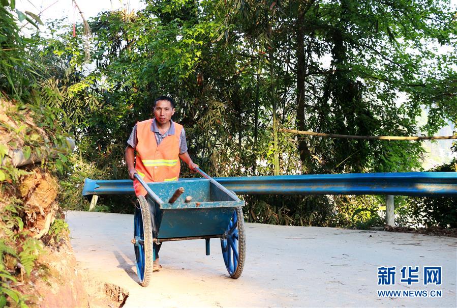 （在習(xí)近平新時(shí)代中國特色社會(huì)主義思想指引下&mdash;&mdash;新時(shí)代新作為新篇章&middot;習(xí)近平總書記關(guān)切事&middot;圖文互動(dòng)）（10）啃下最后的硬骨頭&mdash;&mdash;脫貧攻堅(jiān)掛牌督戰(zhàn)進(jìn)行時(shí)