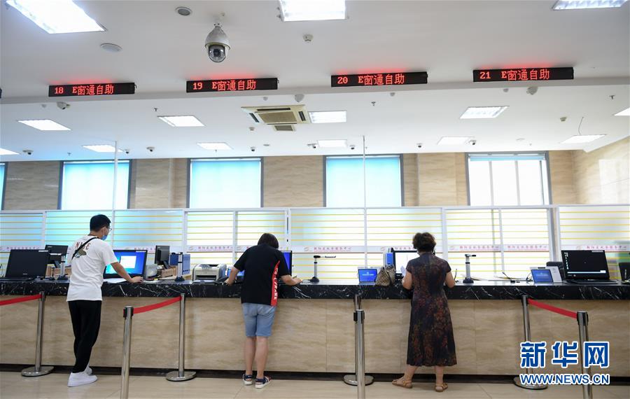 (在習(xí)近平新時代中國特色社會主義思想指引下——新時代新作為新篇章·習(xí)近平總書記關(guān)切事·圖文互動)(10)激發(fā)每個經(jīng)濟“細胞”的活力——千方百計把市場主體保護好