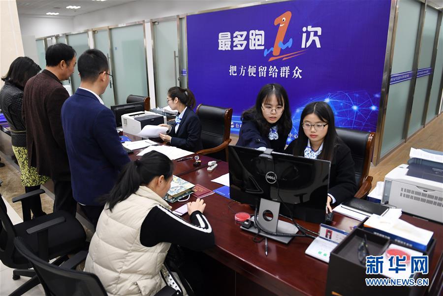 （新華全媒頭條&middot;總書記推動(dòng)的改革身邊事&middot;行政體制改革篇&middot;圖文互動(dòng)）（12）特寫：追問&ldquo;一件事&rdquo;