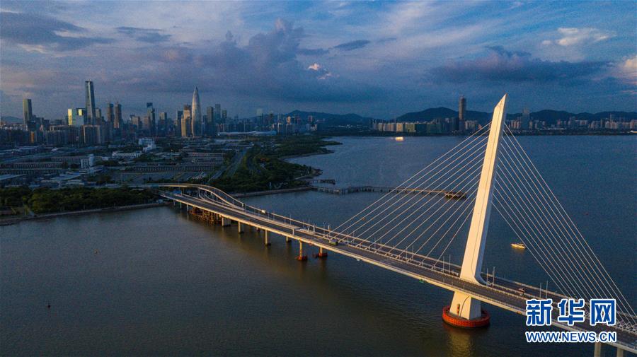 （在習(xí)近平新時(shí)代中國特色社會(huì)主義思想指引下&mdash;&mdash;新時(shí)代新作為新篇章&middot;習(xí)近平總書記關(guān)切事&middot;圖文互動(dòng)）（1）我家大門常打開&mdash;&mdash;經(jīng)濟(jì)特區(qū)全方位對(duì)外開放故事