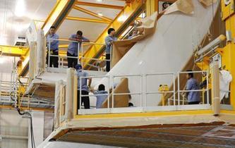 國(guó)慶假日里的C919&ldquo;美容師&rdquo;