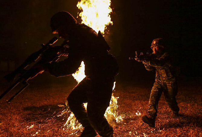 強(qiáng)軍DNA|福利貼，快來(lái)瞧狙擊手的瞄準(zhǔn)鏡里是啥樣