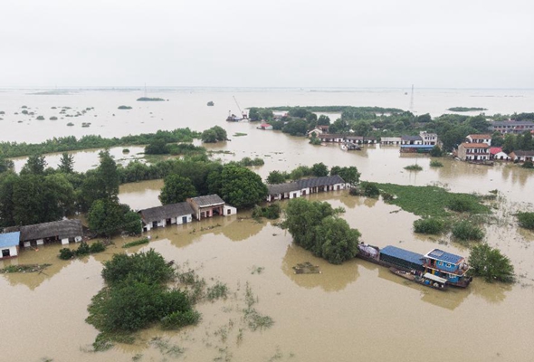 &ldquo;三湖&rdquo;超警汛情急 干群奮力保家園