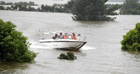 洪水中的&ldquo;擺渡人&rdquo;