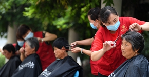 安置點里的&ldquo;紅馬甲&rdquo;