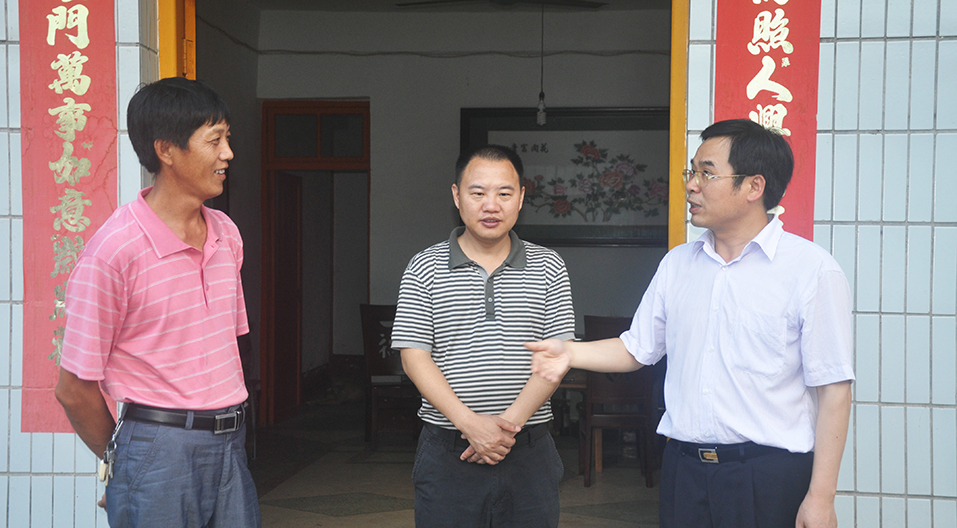 他對(duì)群眾好 群眾跟他親&mdash;&mdash;追記獻(xiàn)身羅霄山區(qū)脫貧攻堅(jiān)事業(yè)的湖南炎陵縣委原書記黃詩燕