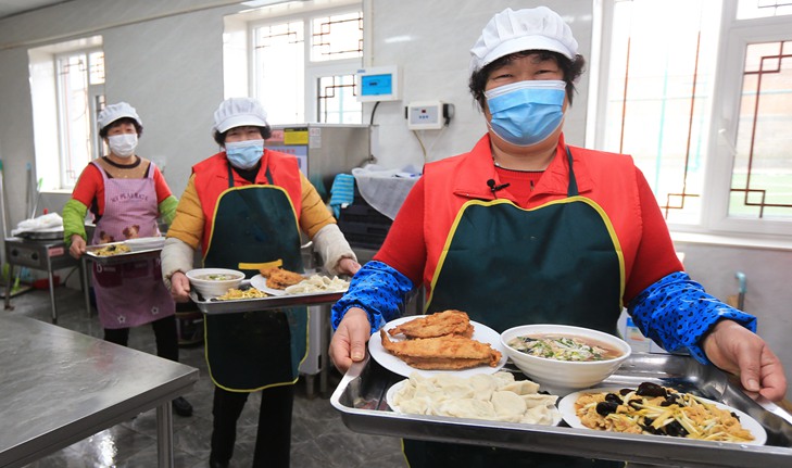 山東榮成市&ldquo;暖心食堂&rdquo;春節(jié)志愿助老不打烊