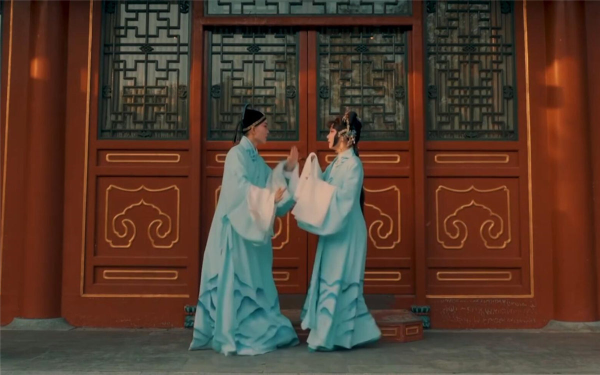 如花美眷，似水流年，說(shuō)的是戲中詞，道的是人間情