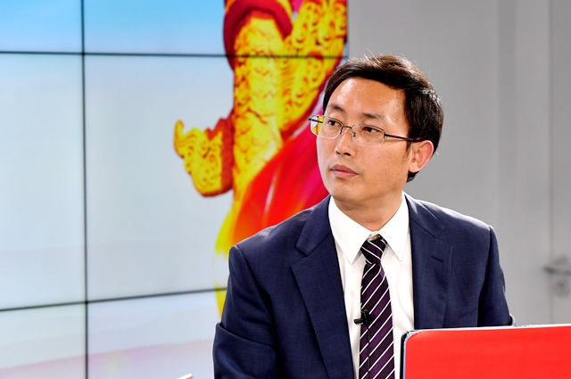 繼往是為了開(kāi)來(lái)，那么開(kāi)什么來(lái)？我們的未來(lái)是什么？我們現(xiàn)在站在什么歷史方位上？往哪里去走？