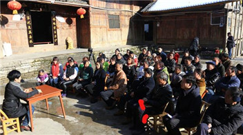 既要做好精準(zhǔn)脫貧，也要全力推動(dòng)鄉(xiāng)村振興