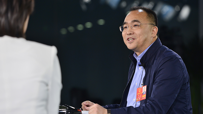 閻志：加強(qiáng)山區(qū)交通建設(shè) 打造&ldquo;旅游+電商&rdquo;的一&ldquo;進(jìn)&rdquo;一&ldquo;出&rdquo;扶貧模式