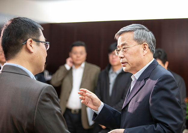 讓銀行業(yè)金融機(jī)構(gòu)愿意做、能夠做、也會(huì)做民營(yíng)企業(yè)業(yè)務(wù)