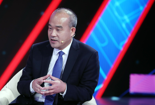 年輕人要有遠(yuǎn)大理想，要了解到科技的核心要素所在，專心，靜下心來打好基礎(chǔ)。