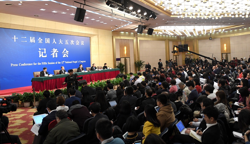 國家發(fā)改委就&ldquo;經(jīng)濟社會發(fā)展與宏觀調控&rdquo;答問