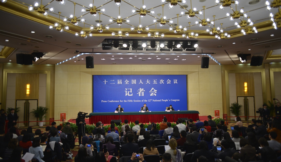 回放:環(huán)保部部長陳吉寧就“加強(qiáng)生態(tài)環(huán)境保護(hù)”答記者問