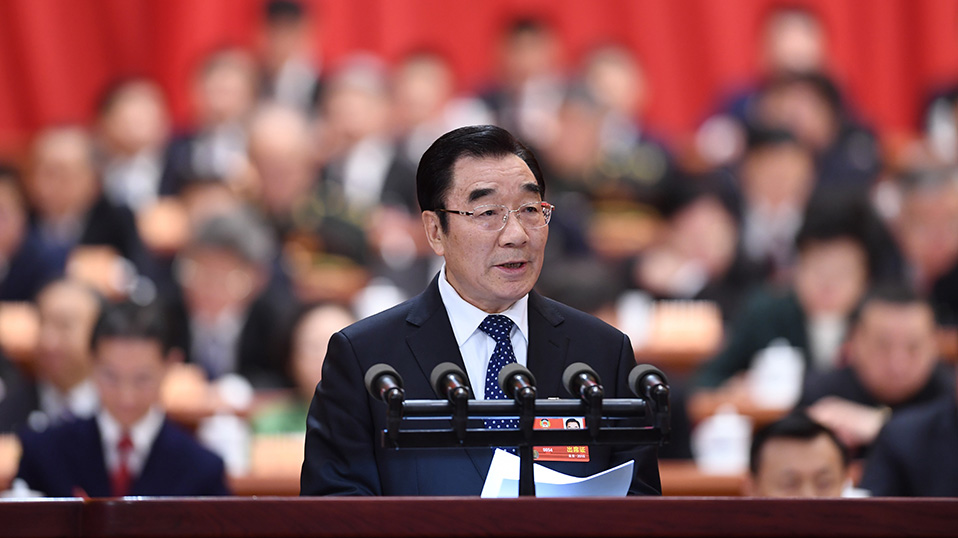 張慶黎作關(guān)于中國人民政治協(xié)商會議章程修正案(草案)的說明