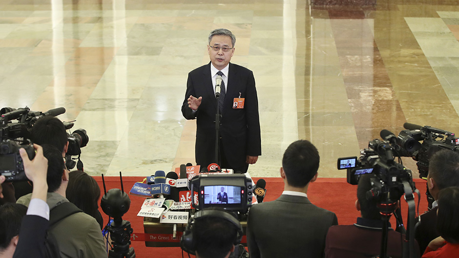 中國(guó)銀行保險(xiǎn)監(jiān)督管理委員會(huì)主席郭樹(shù)清接受采訪(fǎng)