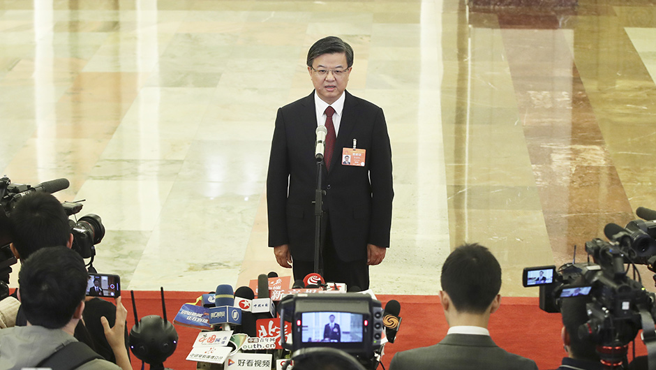 海關(guān)總署署長(zhǎng)倪岳峰接受采訪(fǎng)