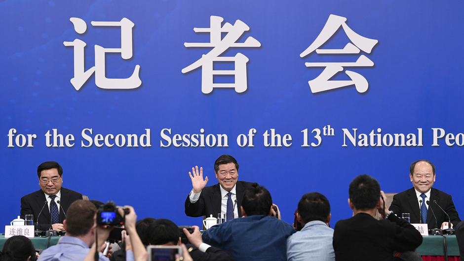 何立峰等就&ldquo;大力推動經(jīng)濟高質(zhì)量發(fā)展&rdquo;答記者問