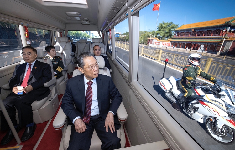 學(xué)習(xí)快評丨以國之名向最美天使致敬！