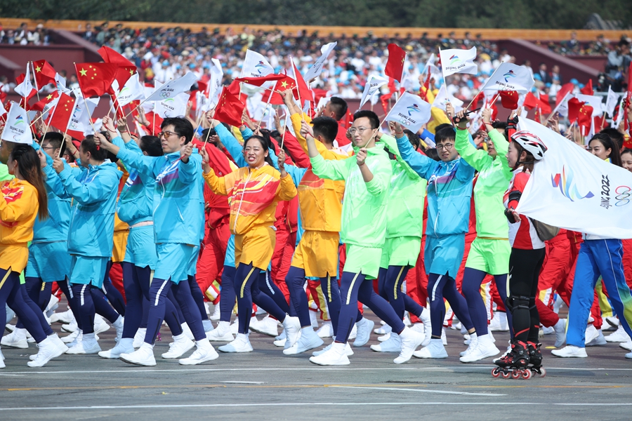 群眾大游行，歡樂的海洋！