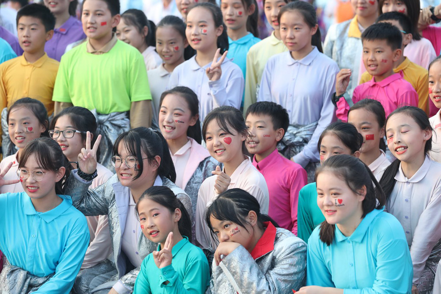 今晚，我們歡聚在天安門(mén)廣場(chǎng)