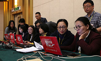 新華網在現(xiàn)場直播