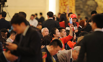 新華網(wǎng)VR報(bào)道總理記者會