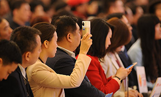 新華網(wǎng)VR報(bào)道總理記者會