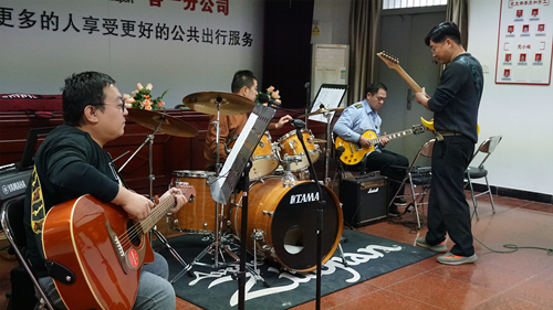 追夢中國人|侯孝輝：左手方向盤，右手麥克風