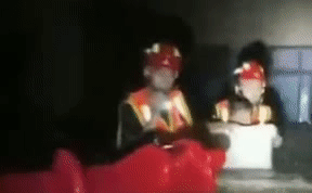 整理箱變小船 小朋友，消防員叔叔來了！