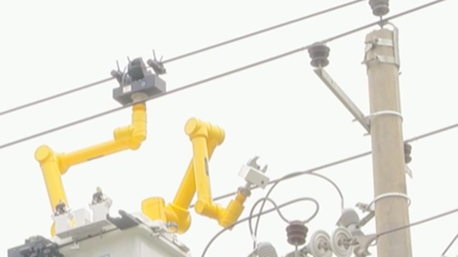 陜西：首臺雙臂帶電作業(yè)機器人&ldquo;上崗&rdquo;