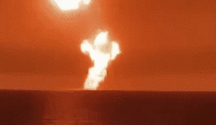 驚人！火光沖天 里海海面發(fā)生巨大爆炸