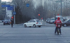 瘋狂&rdquo;外賣 板子應該打在誰身上？