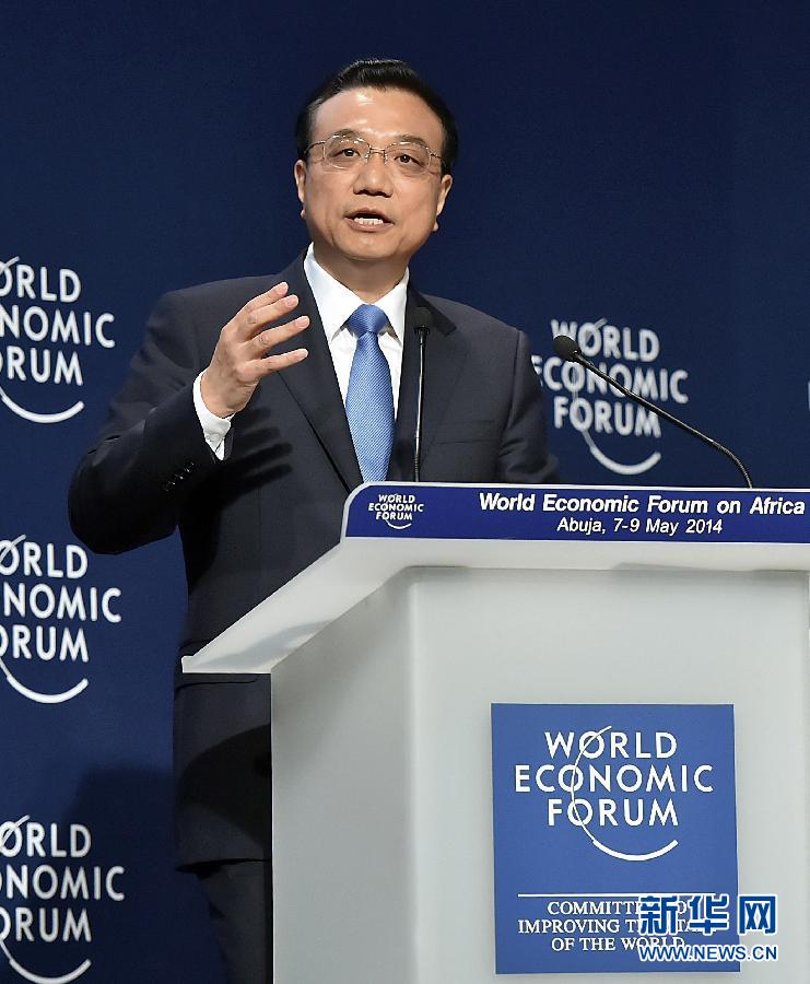 5月8日，國(guó)務(wù)院總理李克強(qiáng)在阿布賈出席第24屆世界經(jīng)濟(jì)論壇非洲峰會(huì)全會(huì)，發(fā)表題為《共同推動(dòng)非洲發(fā)展邁上新臺(tái)階》的特別致辭。 新華社記者李濤 攝 