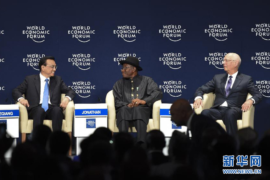 5月8日，中國(guó)國(guó)務(wù)院總理李克強(qiáng)在阿布賈出席第24屆世界經(jīng)濟(jì)論壇非洲峰會(huì)全會(huì)，發(fā)表題為《共同推動(dòng)非洲發(fā)展邁上新臺(tái)階》的特別致辭。新華社記者 李學(xué)仁 攝 