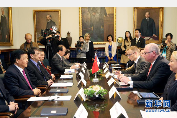 6月13日，中共中央政治局常委、中央書記處書記劉云山在赫爾辛基會見芬蘭議長海內(nèi)盧奧馬。 新華社記者姚大偉攝